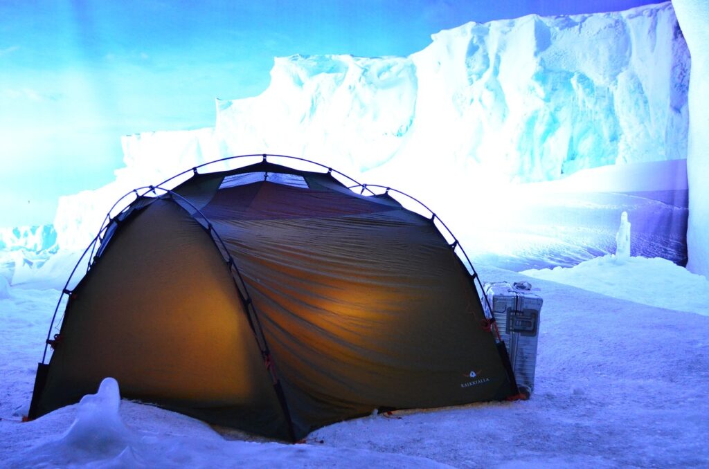 Essential Gear for Winter Camping and Cold-Weather Adventures.